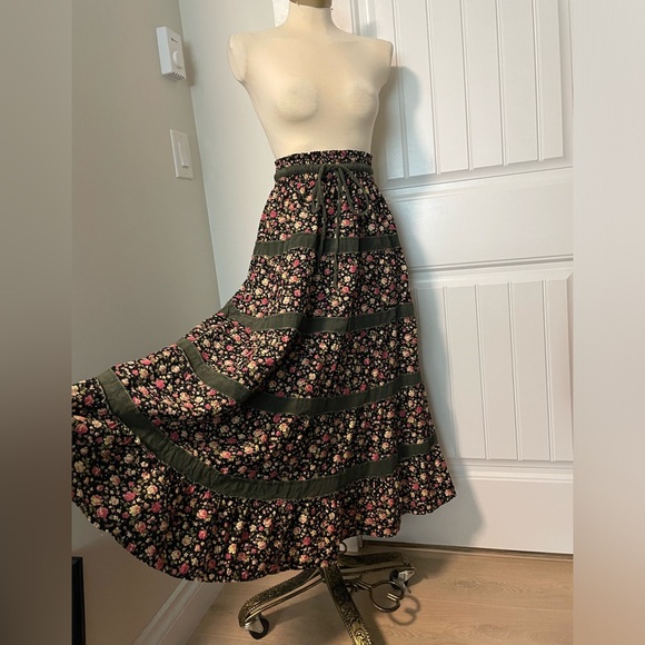 Gorgeous vintage tiered floral prairie skirt xs/s - Picture 3 of 8